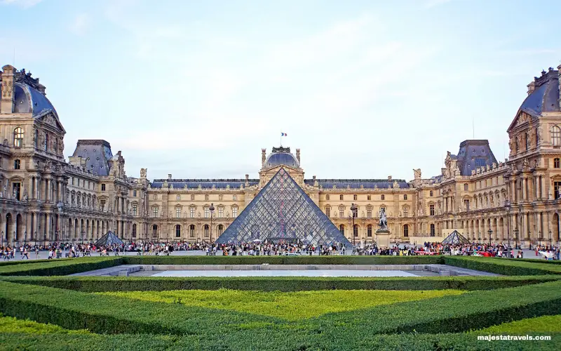 History of the Louvre Museum