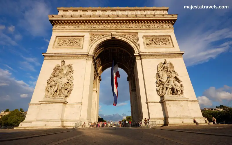 Arc de Triomphe Paris struture