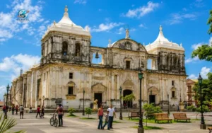León: History, Culture, and Architecture
